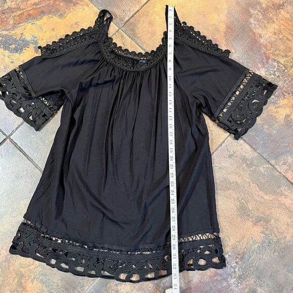 Swimsuits For All Vera Black Crocheted Cold Shoulder Coverup 6/8 - Picture 7 of 12